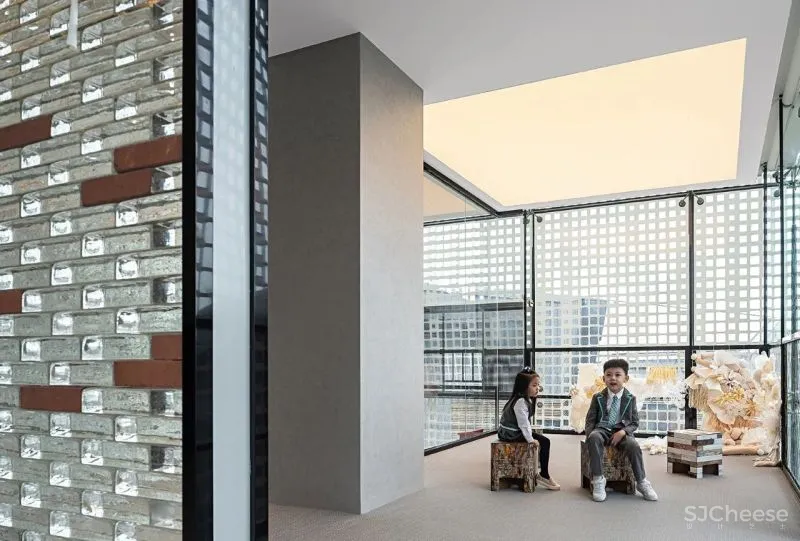 MEIYI 英皇儿童艺术学院 随时序流动的空间画布