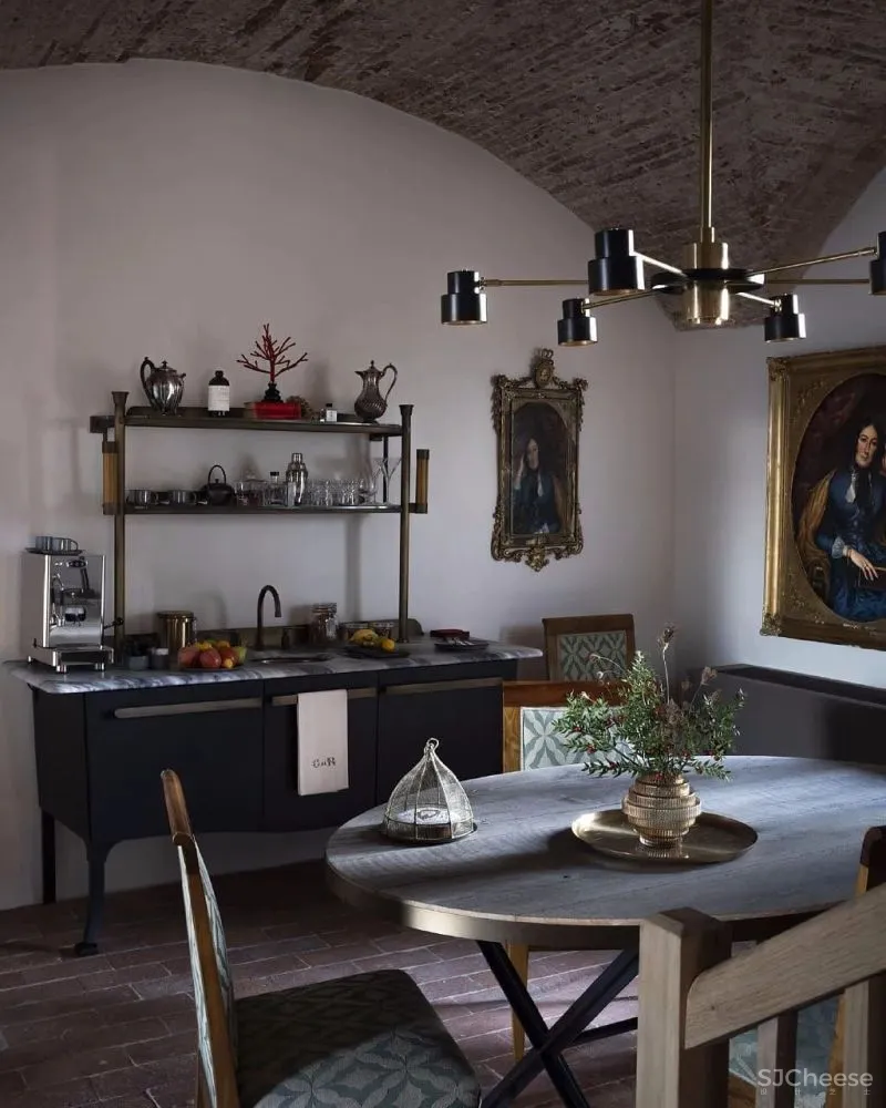 永 恒 的 静 修 一千多年历史的意大利城堡庄园酒店揭幕!