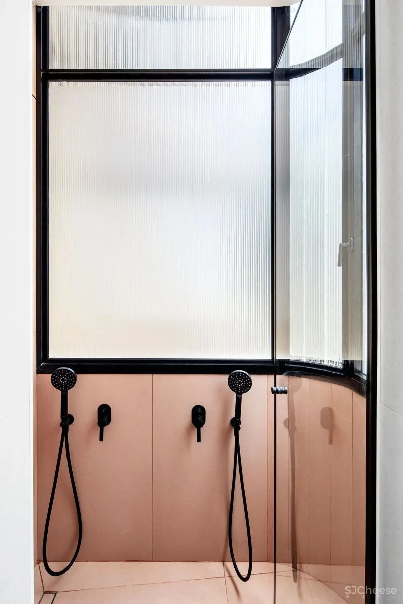 一座60平米的老屋翻新,不仅明媚灵动,还用上了近期大火的各种玻璃!