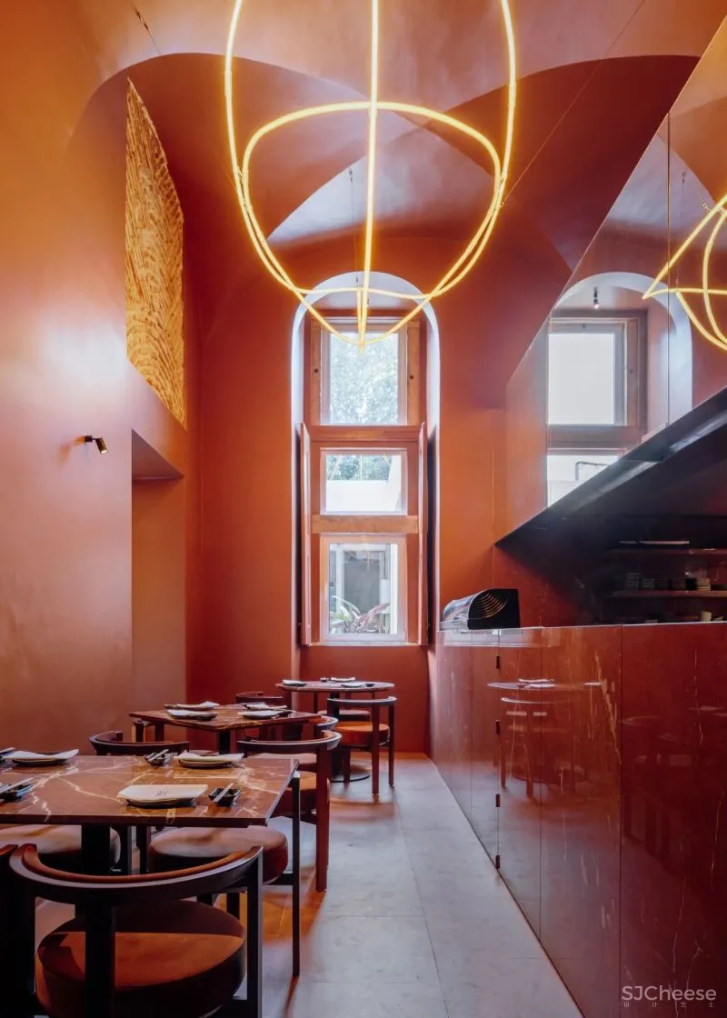 HIGHLIGHTING NATURAL MATERIALS RESTAURANT NÓMADA IN LISBON