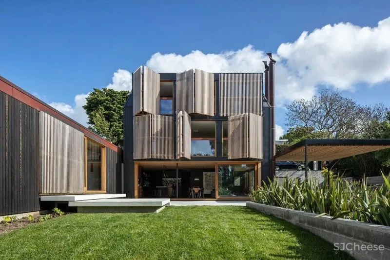 建筑师的家,不装窗帘用条木,将自然“框”进家里