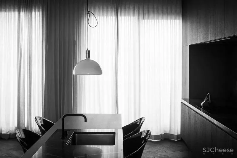 比高级灰更酷的是高级黑