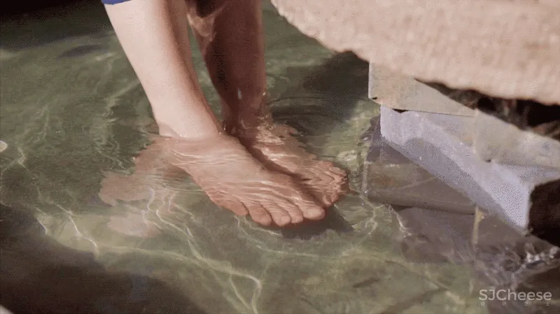 河南夫妻分居20年,改造出极致婚房:住窑洞、泡温泉