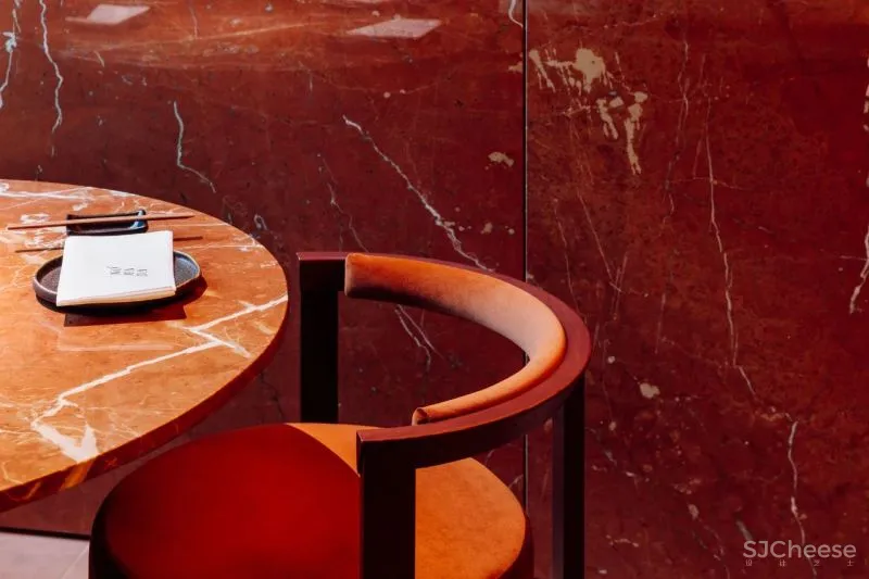 HIGHLIGHTING NATURAL MATERIALS RESTAURANT NÓMADA IN LISBON