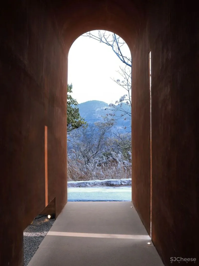 河南夫妻分居20年,改造出极致婚房:住窑洞、泡温泉