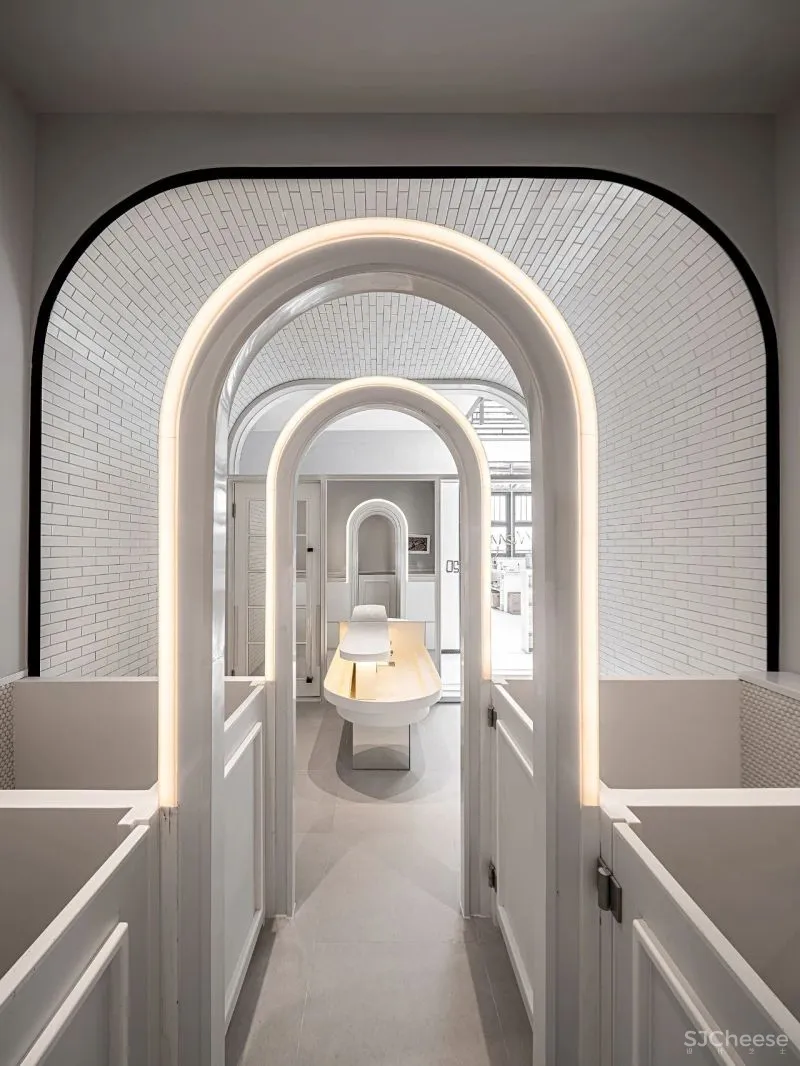 MEIYI 英皇儿童艺术学院 随时序流动的空间画布