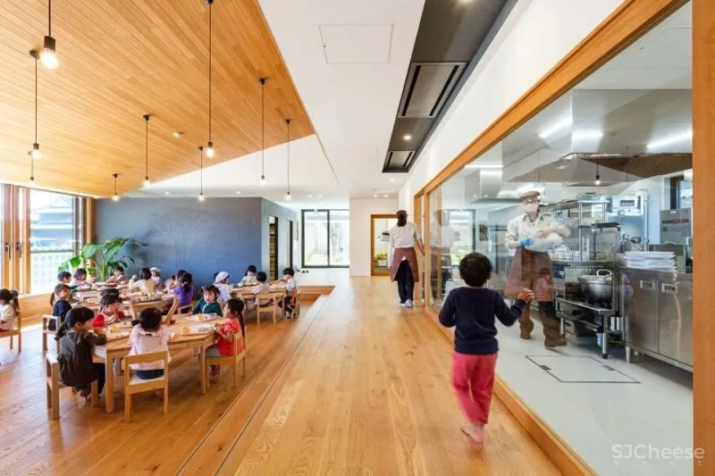 2021年首个火爆朋友圈的日本幼儿园,有钱人家的孩子无法想象的快乐!