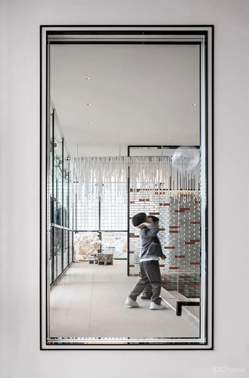 MEIYI 英皇儿童艺术学院 随时序流动的空间画布