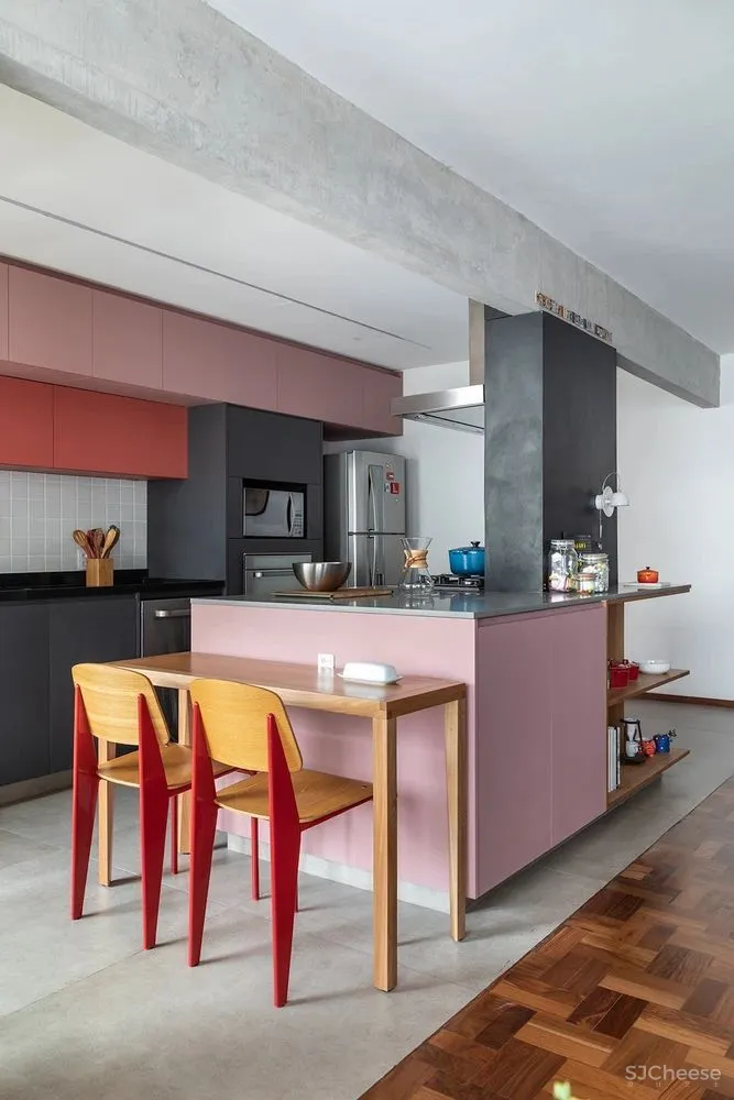 这个冷酷又温暖的生活家,让一个粗犷男人用起了粉色调!