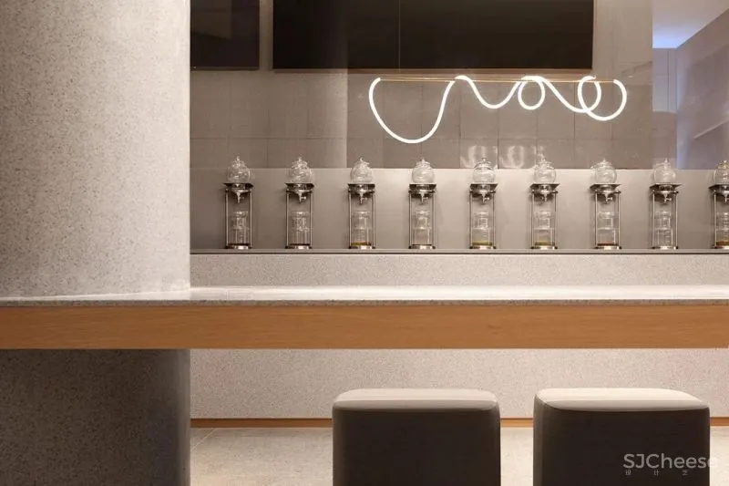 UND 深圳喜茶宠物友好主题店,萌宠社交,趣味十足