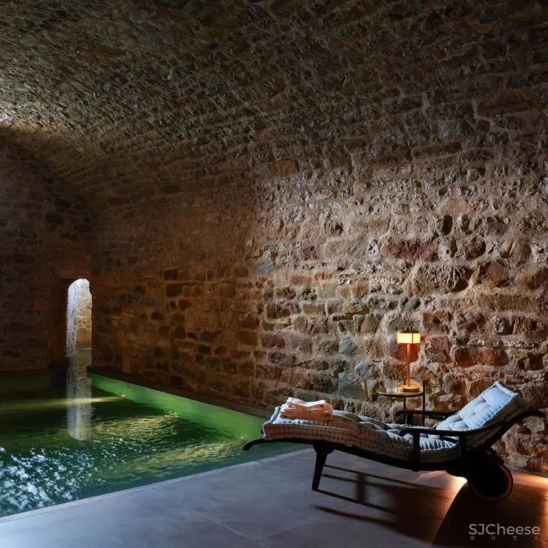 永 恒 的 静 修 一千多年历史的意大利城堡庄园酒店揭幕!