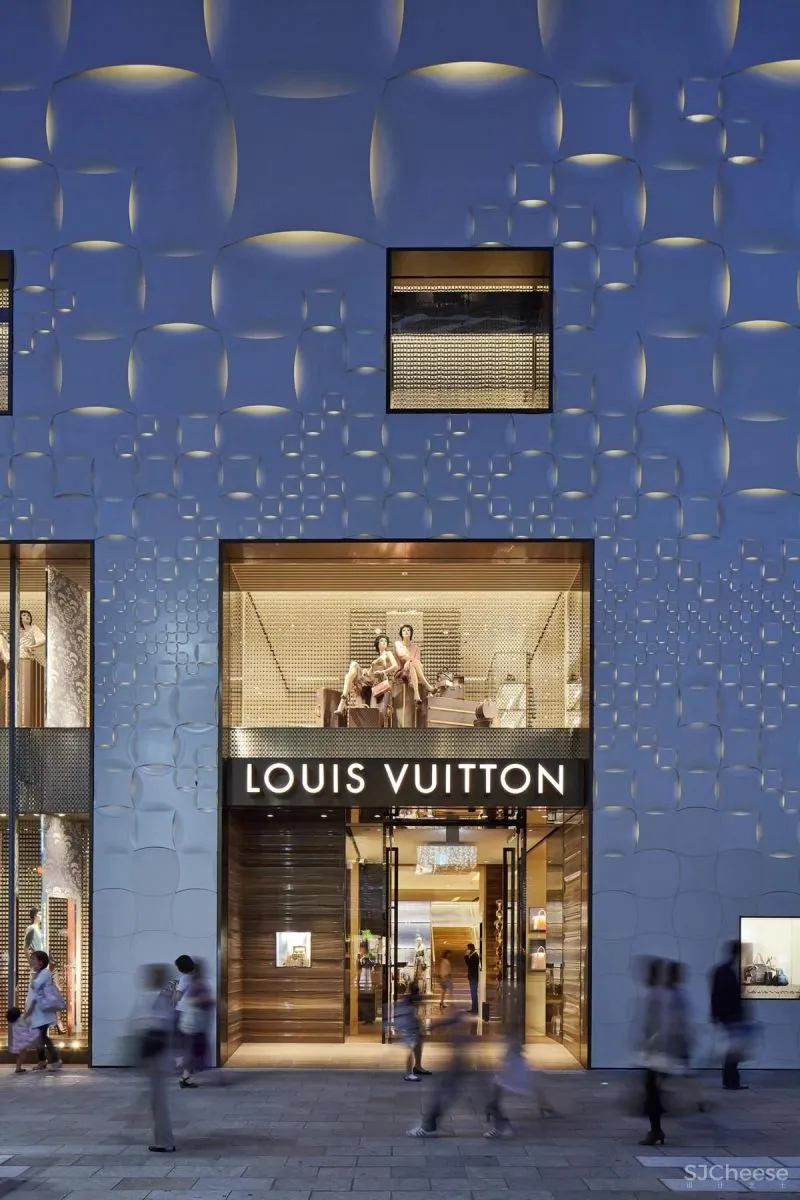 Louis Vuitton日本旗舰店新开幕,全定制艺术介入 X 顶奢大品牌