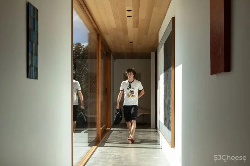 建筑师的家,不装窗帘用条木,将自然“框”进家里