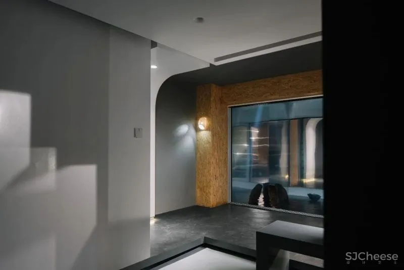 重庆鬼才设计师,教科书级别改造,地窖变身阳光房