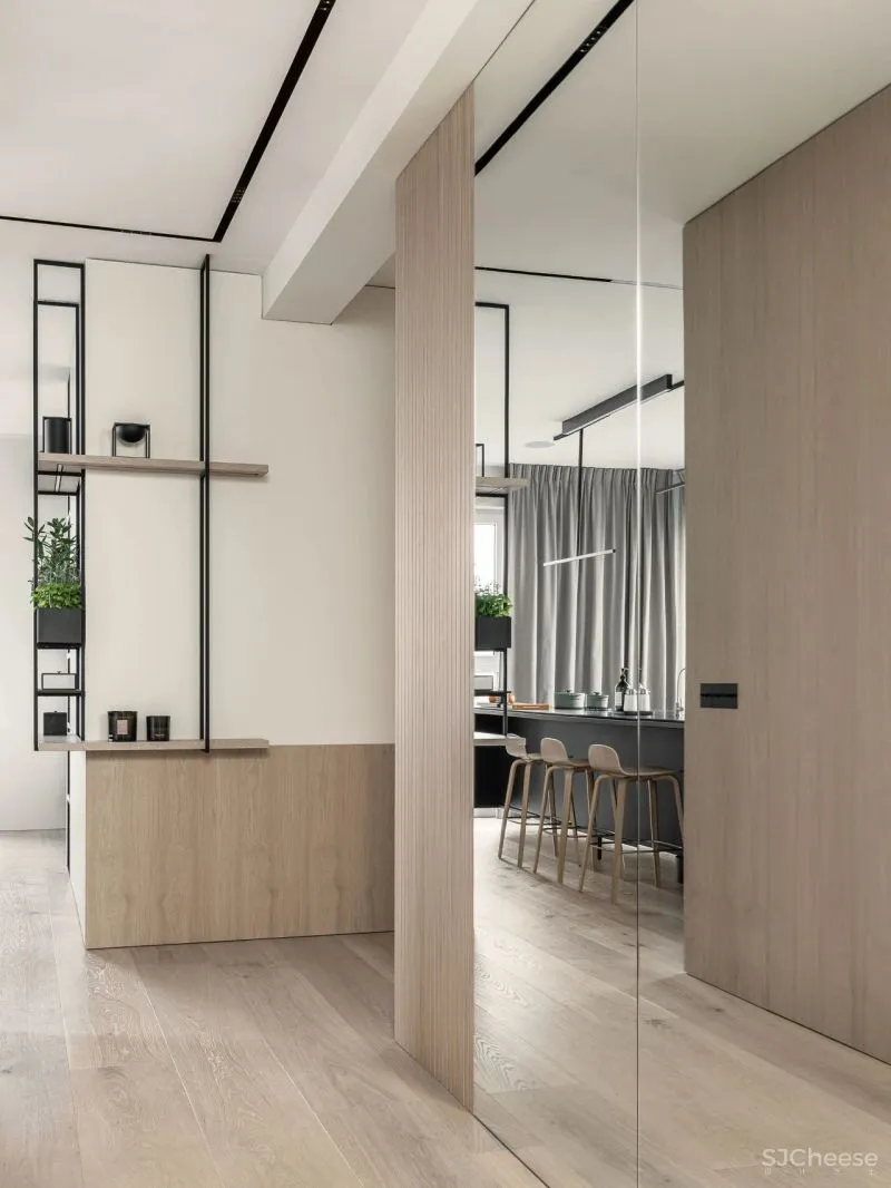 原木色碰撞高级灰,130㎡ 的家简约又有质感