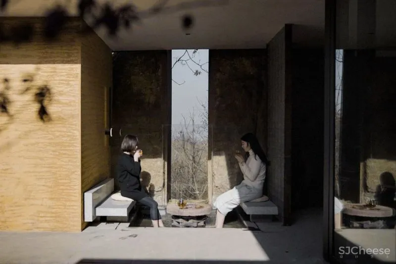 河南夫妻分居20年,改造出极致婚房:住窑洞、泡温泉