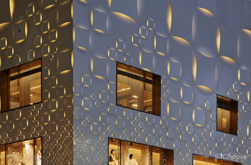 Louis Vuitton日本旗舰店新开幕,全定制艺术介入 X 顶奢大品牌