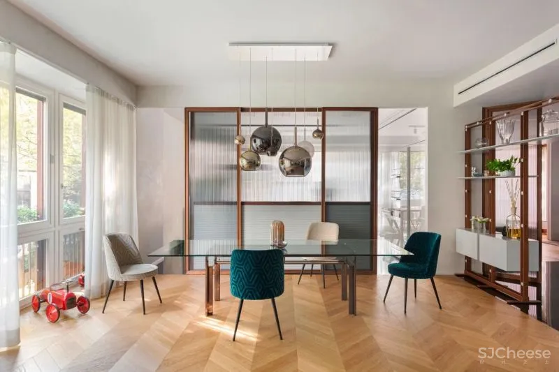 250㎡公寓大爆改,诠释出欧洲古典气质!