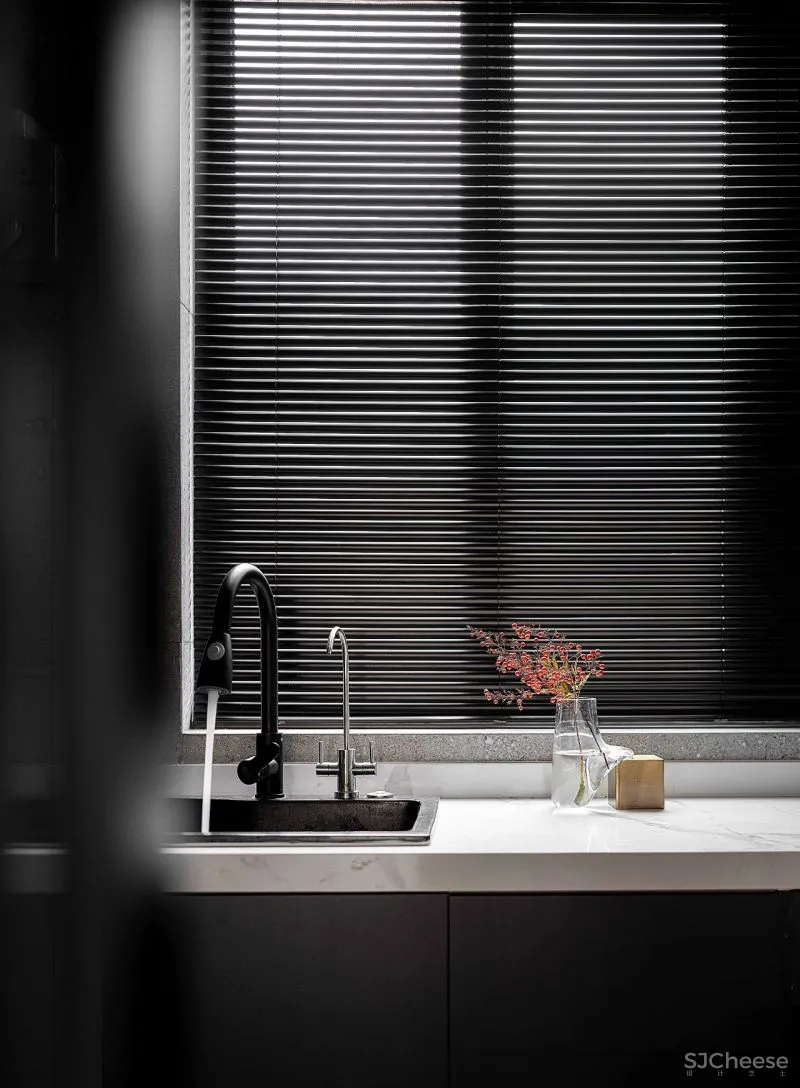 159㎡叠拼,经典黑白灰的至简之美 素图设计