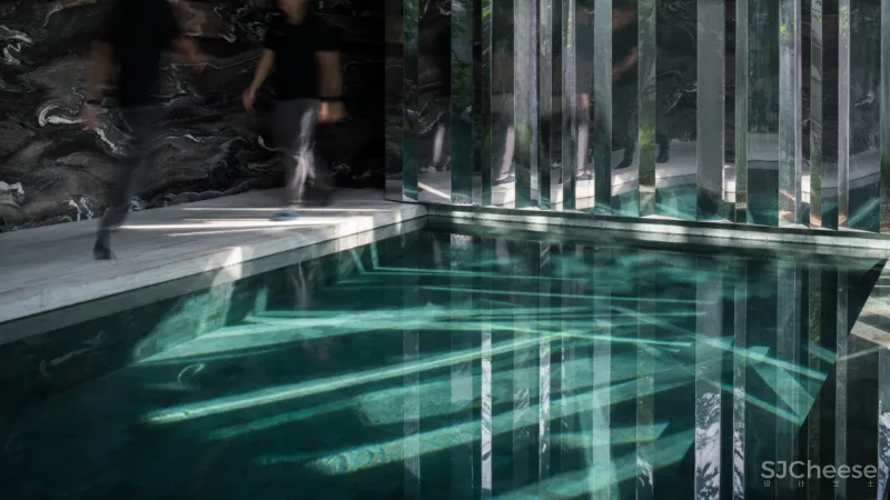 950㎡ 双层别墅,用光影做最美的装饰