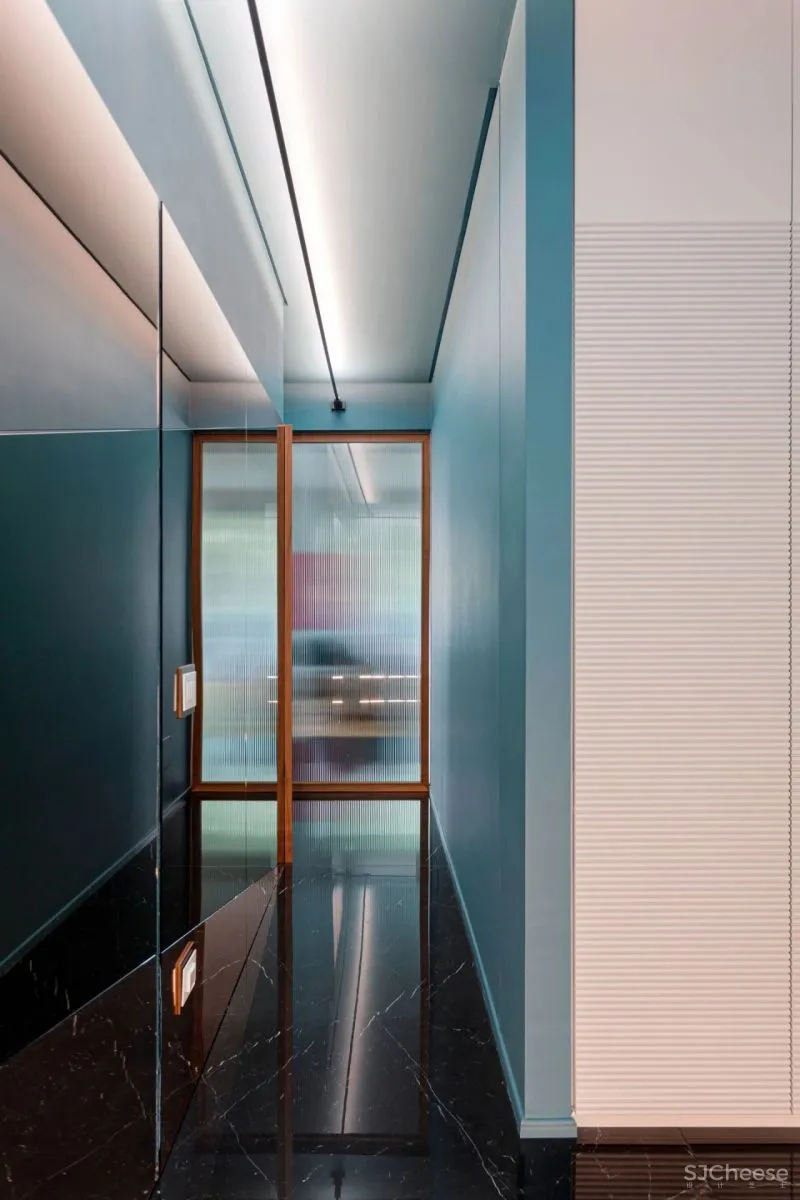 250㎡公寓大爆改,诠释出欧洲古典气质!