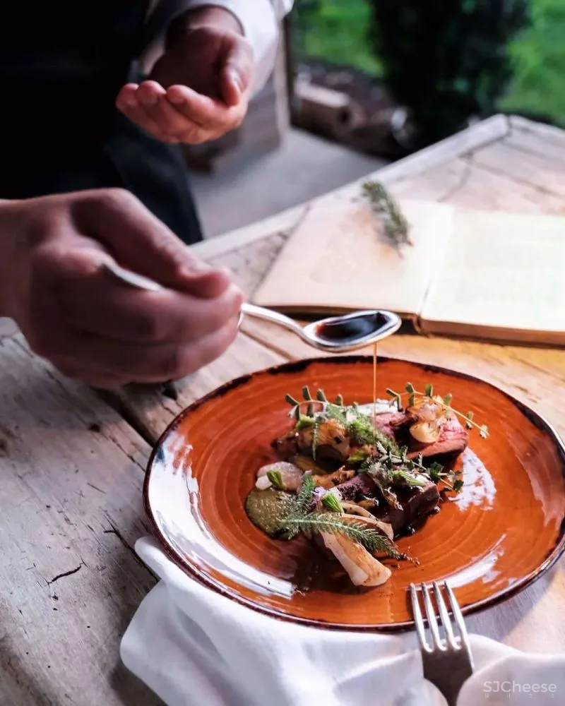 永 恒 的 静 修 一千多年历史的意大利城堡庄园酒店揭幕!