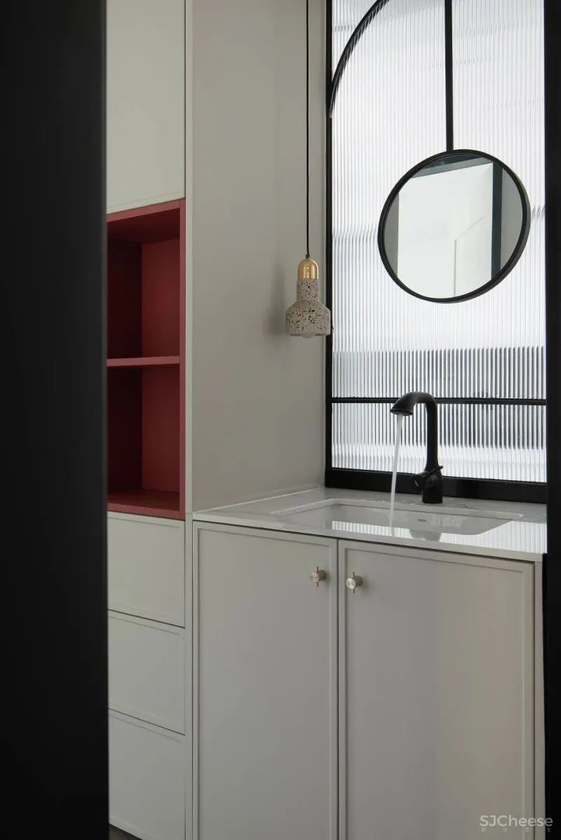 线条、色块和潮玩,这个89㎡比想象中还有料!