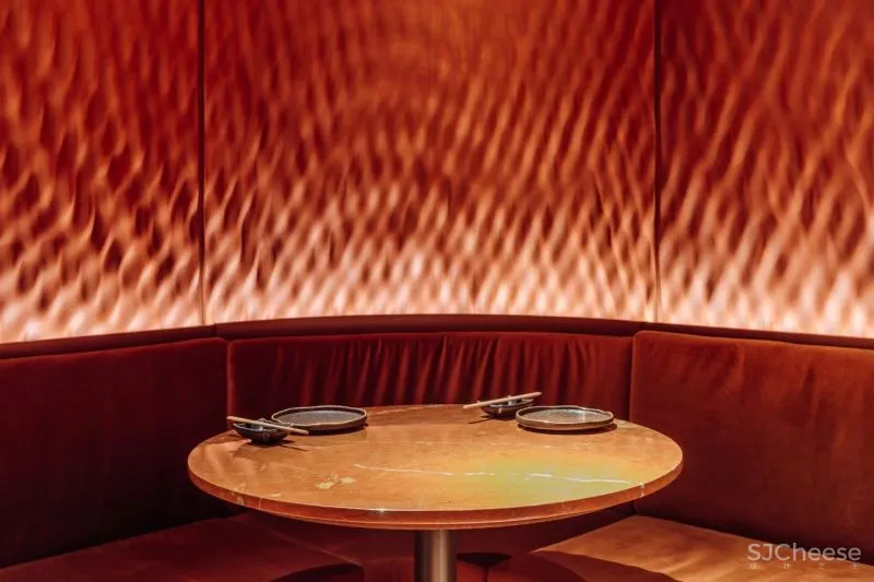 HIGHLIGHTING NATURAL MATERIALS RESTAURANT NÓMADA IN LISBON