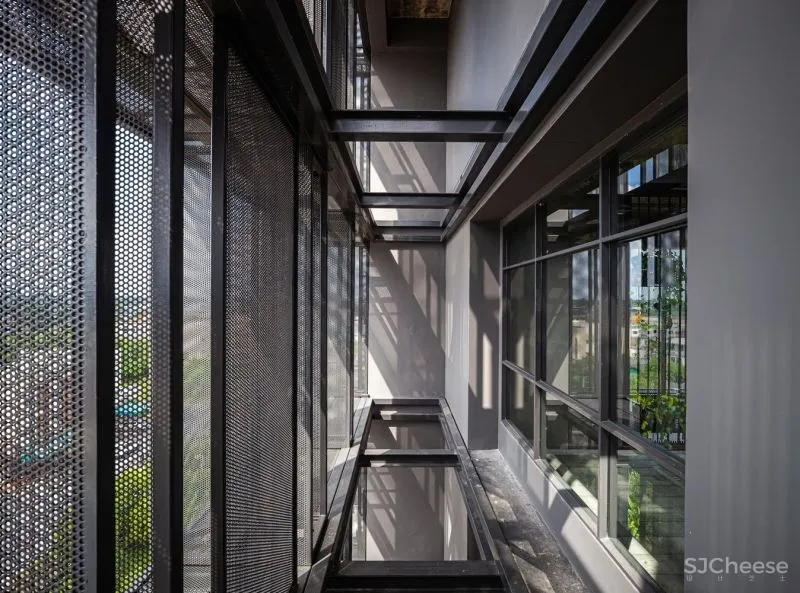 泰国丨Navakitel工业风设计酒店