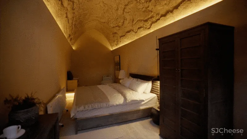 河南夫妻分居20年,改造出极致婚房:住窑洞、泡温泉