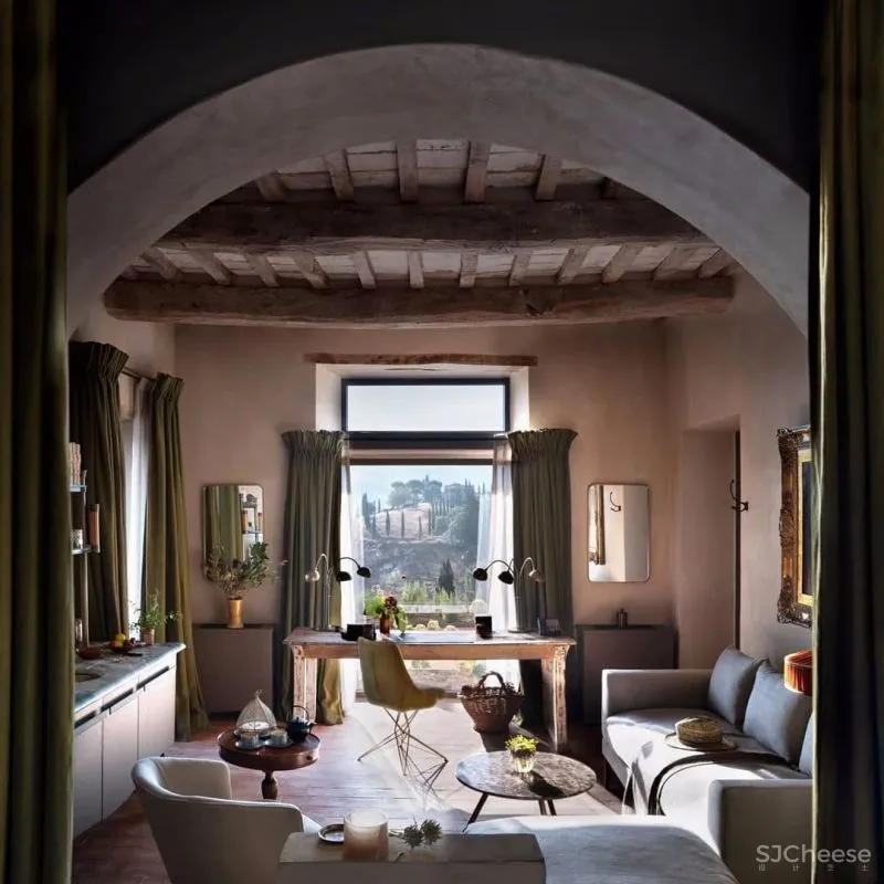 永 恒 的 静 修 一千多年历史的意大利城堡庄园酒店揭幕!