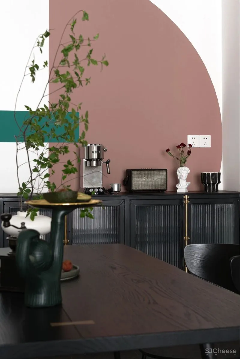 线条、色块和潮玩,这个89㎡比想象中还有料!