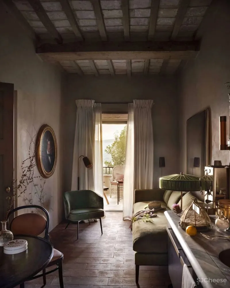 永 恒 的 静 修 一千多年历史的意大利城堡庄园酒店揭幕!