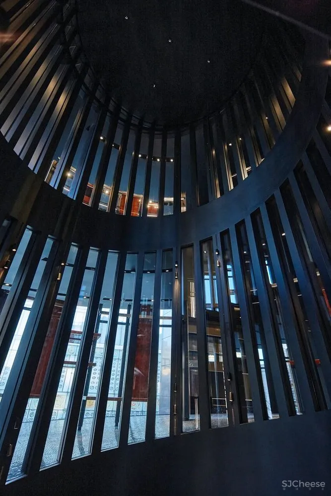 让·努维尔新作:D-G首尔旗舰店,被包裹的‘圆柱’