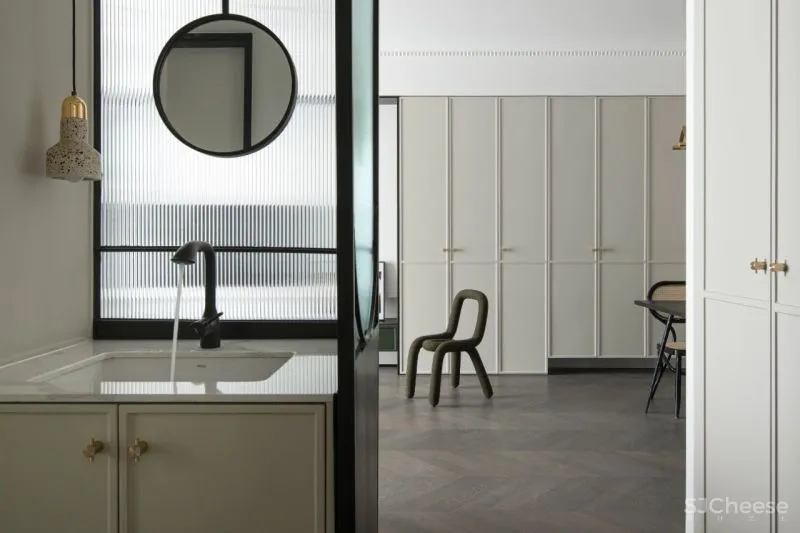 线条、色块和潮玩,这个89㎡比想象中还有料!