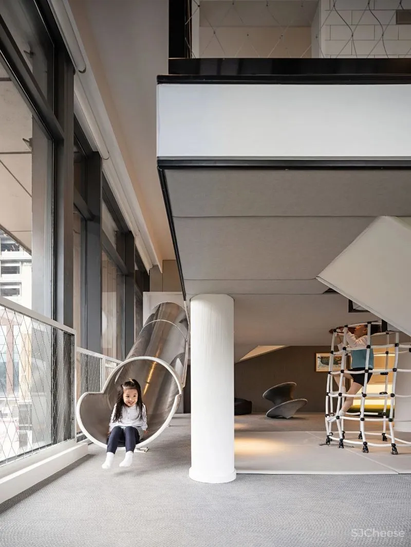 MEIYI 英皇儿童艺术学院 随时序流动的空间画布