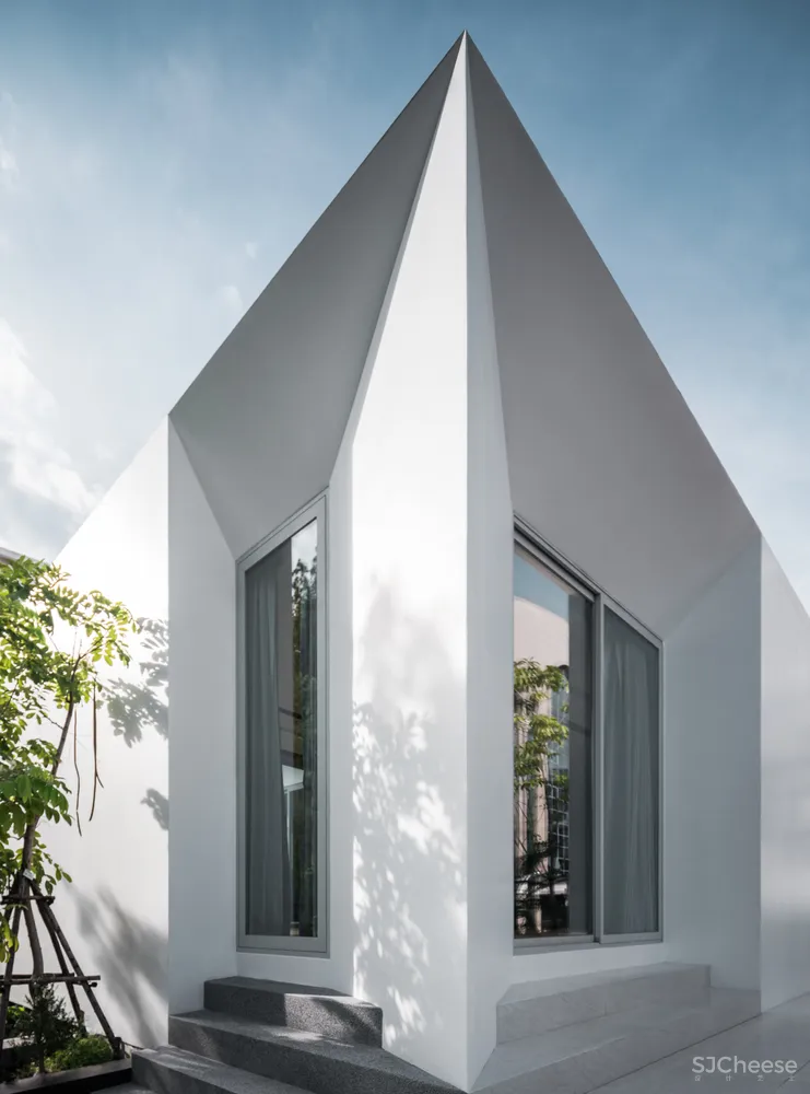 950㎡ 双层别墅,用光影做最美的装饰