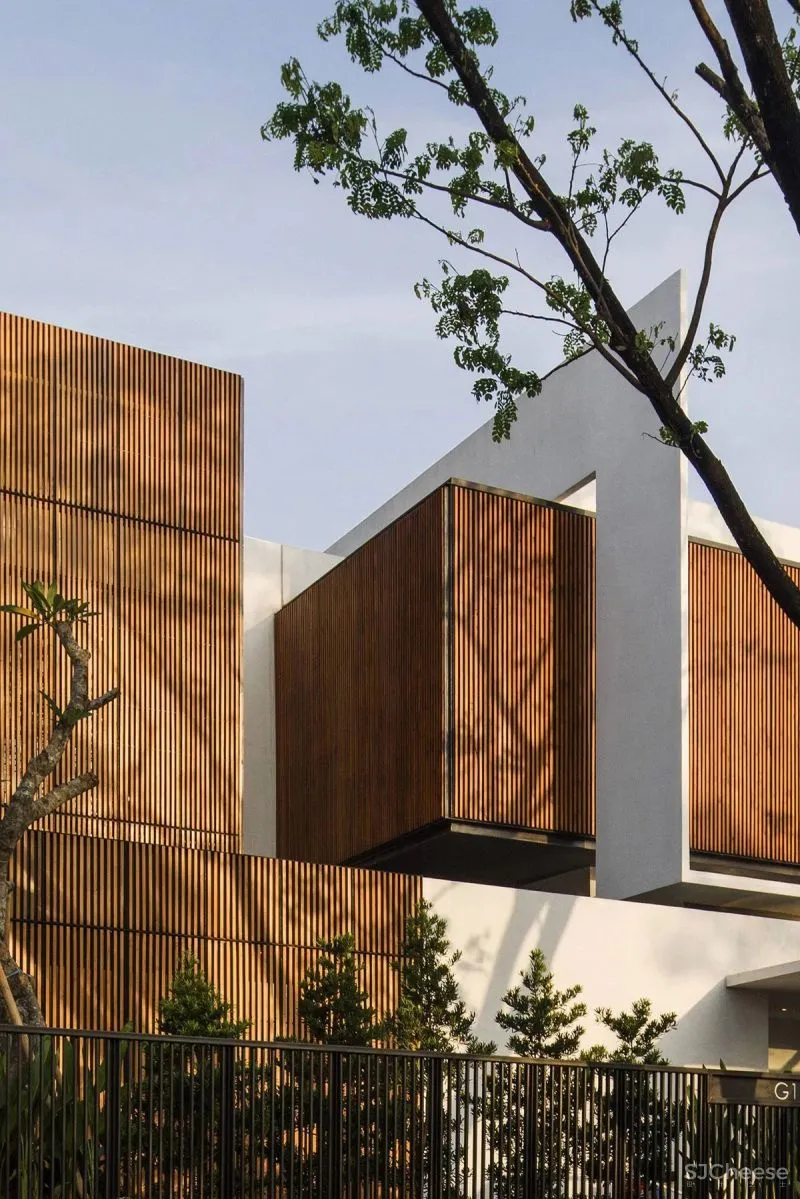 Serene Timber Screen House in Jakarta