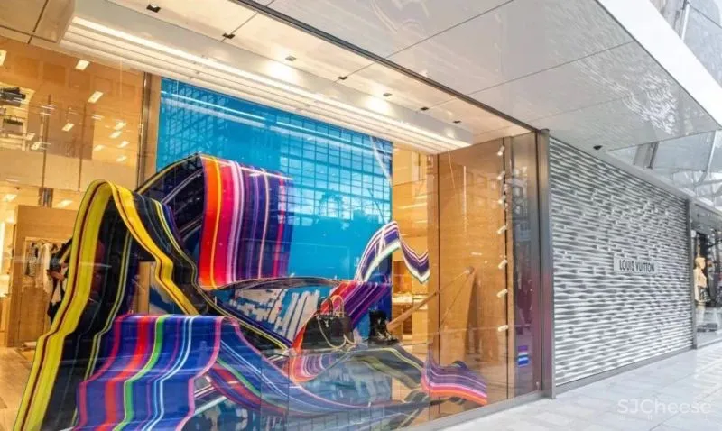 Louis Vuitton日本旗舰店新开幕,全定制艺术介入 X 顶奢大品牌
