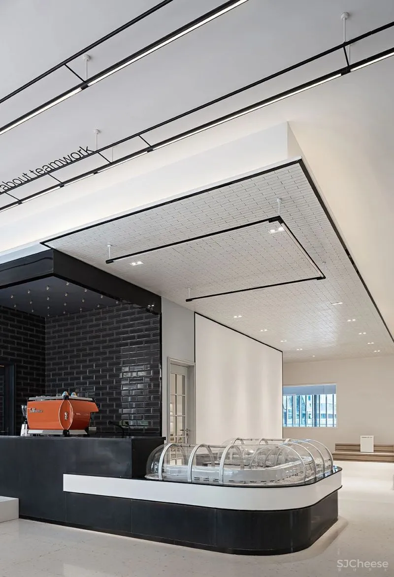 MEIYI 英皇儿童艺术学院 随时序流动的空间画布