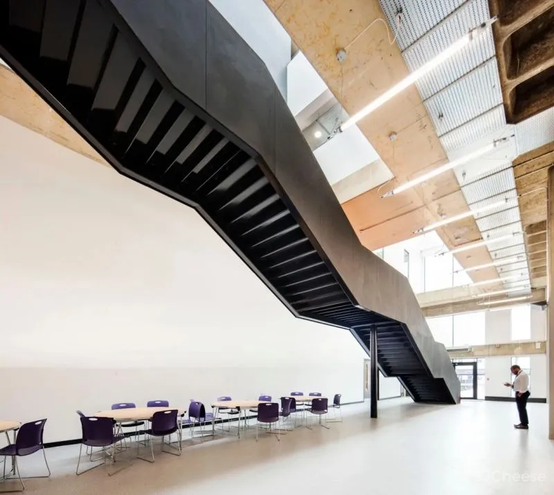 楼 梯 [ lóu tī ]