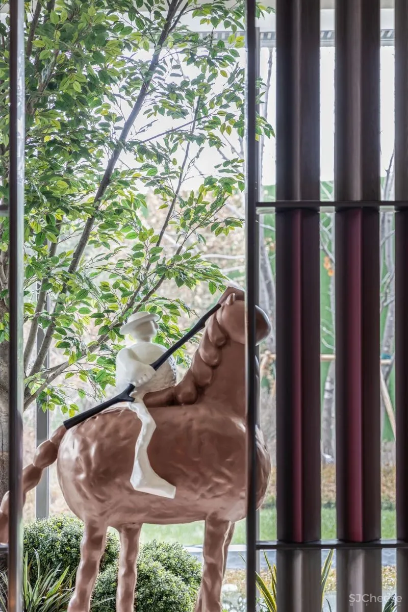 摄取“自然”与“现代”为设计导向和内核,打造一个雅致、高品质的生活美学空间。