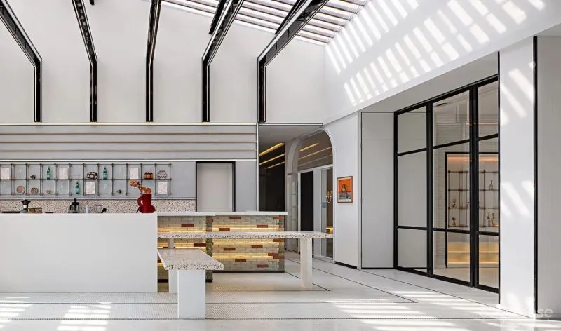 MEIYI 英皇儿童艺术学院 随时序流动的空间画布