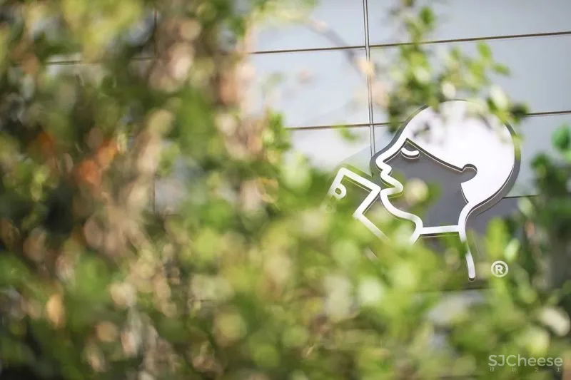 UND 深圳喜茶宠物友好主题店,萌宠社交,趣味十足