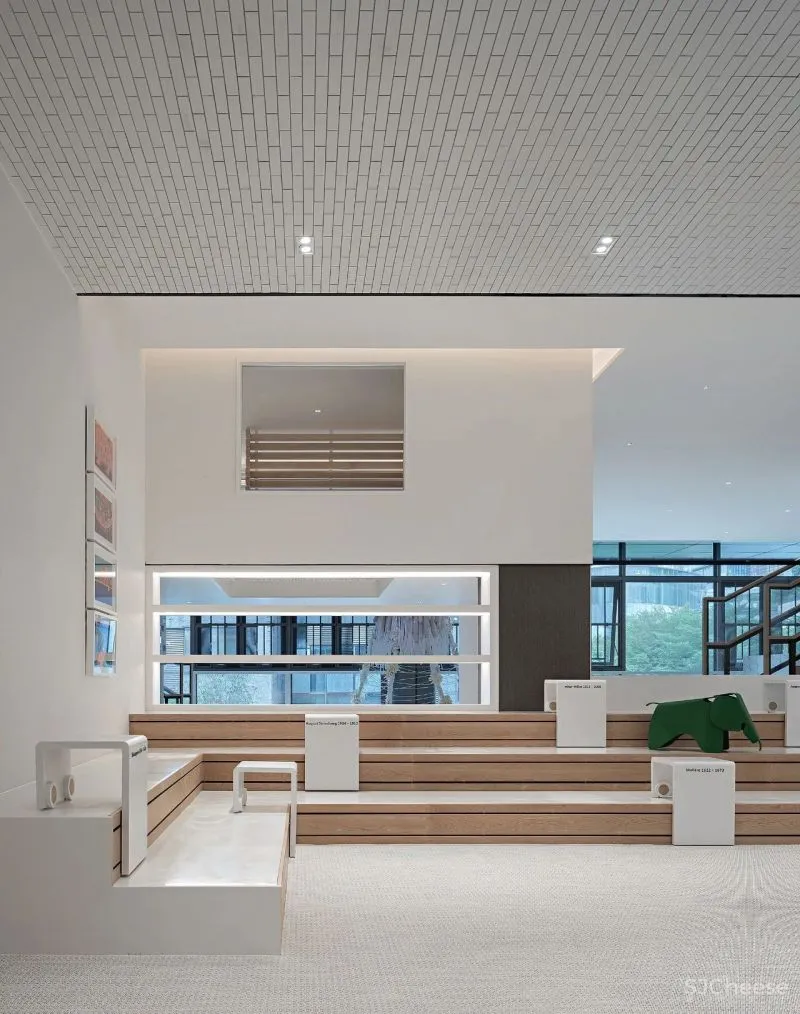 MEIYI 英皇儿童艺术学院 随时序流动的空间画布