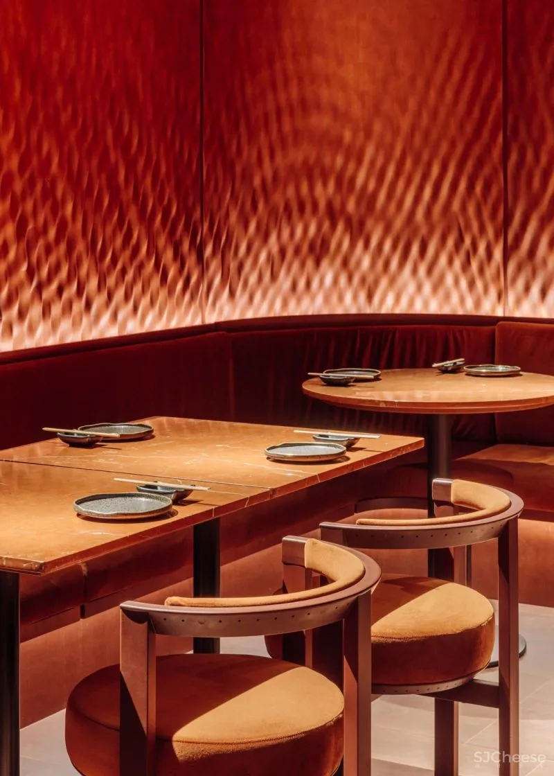 HIGHLIGHTING NATURAL MATERIALS RESTAURANT NÓMADA IN LISBON