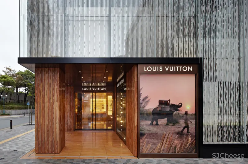 Louis Vuitton日本旗舰店新开幕,全定制艺术介入 X 顶奢大品牌