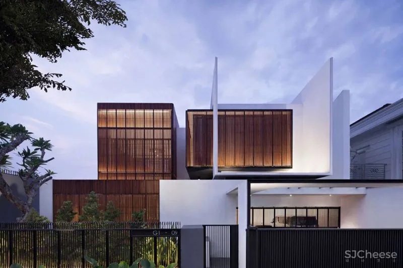 Serene Timber Screen House in Jakarta