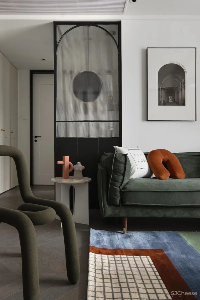 线条、色块和潮玩,这个89㎡比想象中还有料!