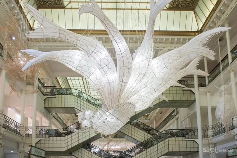 中庭的装置设计,就该有这样的创意